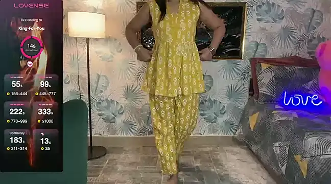 Snapshot of Sizzling__ZAARA chatting on 01.24.25 Sizzling ZAARA online show from 01.24.25