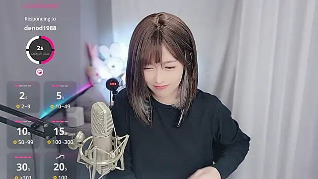 Snapshot of tw_lala chatting on 12.18.25 tw lala online show from 12.18.25