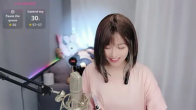 Snapshot of tw_lala chatting on 12.19.25 tw lala online show from 12.19.25