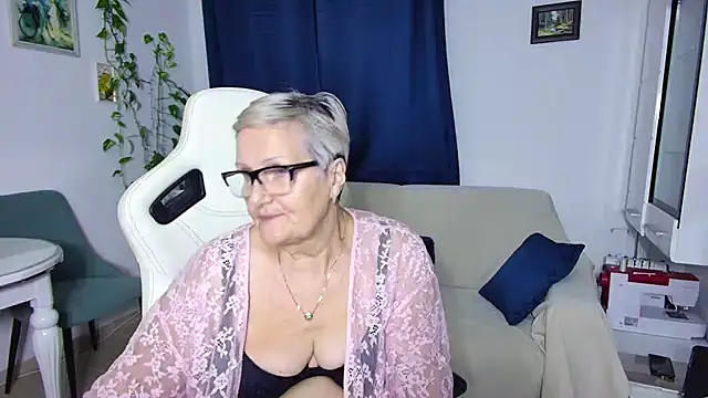 Snapshot of Selenna57 chatting on 12.13.25 Selenna57 online show from 12.13.25