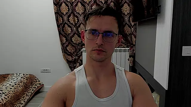 Snapshot of sexxymuscles4u chatting on 02.14.25 sexxymuscles4u online show from 02.14.25