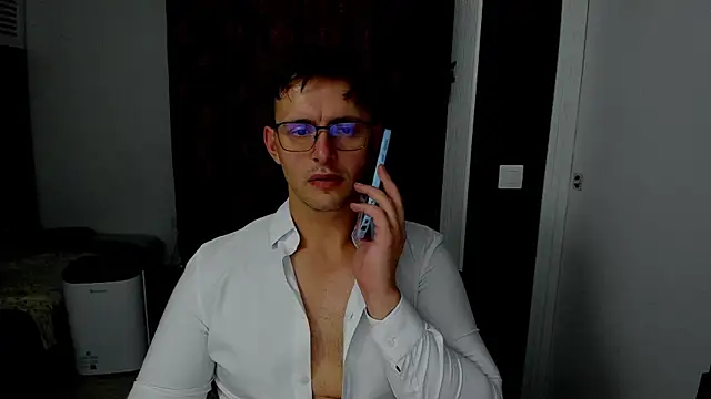 sexxymuscles4u online show from 11.14.25