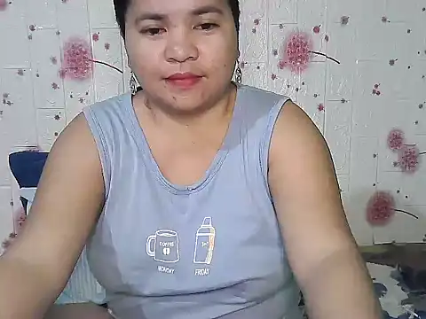 Snapshot of hotpussyxxx33x chatting on 02.15.25 hotpussyxxx33x online show from 02.15.25