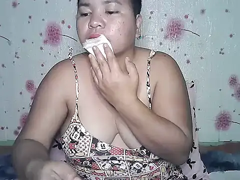 Snapshot of hotpussyxxx33x chatting on 12.15.25 hotpussyxxx33x online show from 12.15.25