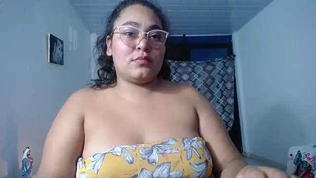 Snapshot of sirena_15 chatting on 09.22.25 sirena 15 online show from 09.22.25