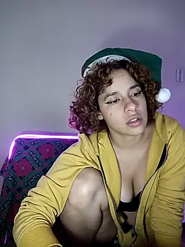 Snapshot of EmmaMelissa0521 chatting on 12.12.24 EmmaMelissa0521 online show from 12.12.24