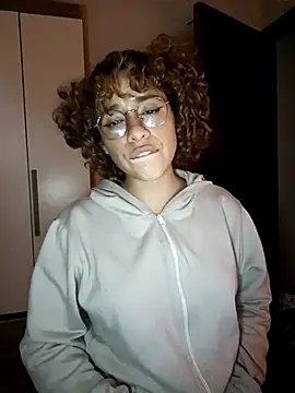 Snapshot of EmmaMelissa0521 chatting on 01.28.25 EmmaMelissa0521 online show from 01.28.25