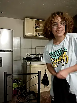 Snapshot of EmmaMelissa0521 chatting on 02.04.25 EmmaMelissa0521 online show from 02.04.25