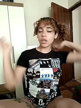 Snapshot of EmmaMelissa0521 chatting on 02.08.25 EmmaMelissa0521 online show from 02.08.25