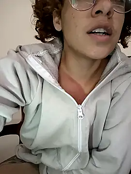 Snapshot of EmmaMelissa0521 chatting on 02.08.25 EmmaMelissa0521 online show from 02.08.25