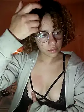 Snapshot of EmmaMelissa0521 chatting on 02.15.25 EmmaMelissa0521 online show from 02.15.25