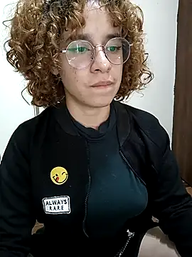 Snapshot of EmmaMelissa0521 chatting on 02.25.25 EmmaMelissa0521 online show from 02.25.25