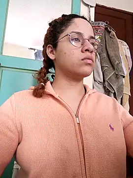 Snapshot of EmmaMelissa0521 chatting on 09.22.25 EmmaMelissa0521 online show from 09.22.25