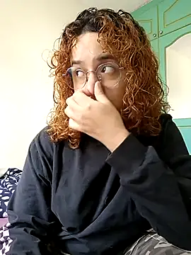 Snapshot of EmmaMelissa0521 chatting on 10.07.25 EmmaMelissa0521 online show from 10.07.25