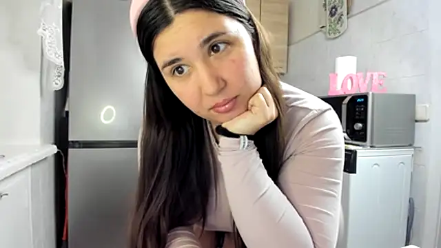 MiaMarrone online show from 04.30.26