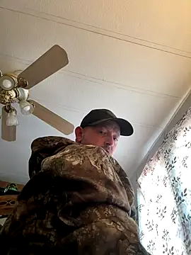 Snapshot of smokeymt420 chatting on 12.19.25 smokeymt420 online show from 12.19.25