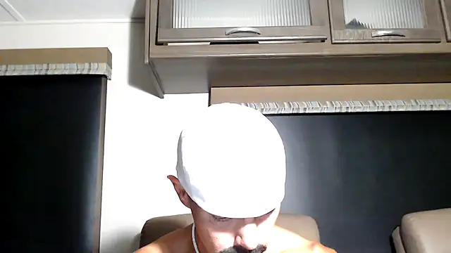 Snapshot of ThickD2C chatting on 05.16.26 ThickD2C online show from 05.16.26