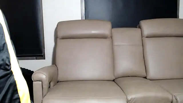 Snapshot of ThickD2C chatting on 06.10.26 ThickD2C online show from 06.10.26