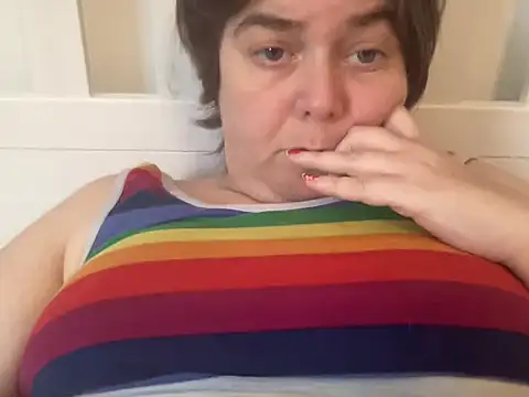 Snapshot of ParisNova chatting on 12.22.24 ParisNova online show from 12.22.24