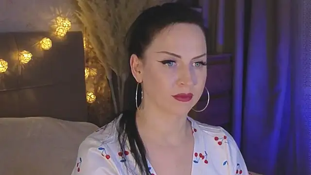 Snapshot of lily_conor chatting on 12.14.24 lily conor online show from 12.14.24