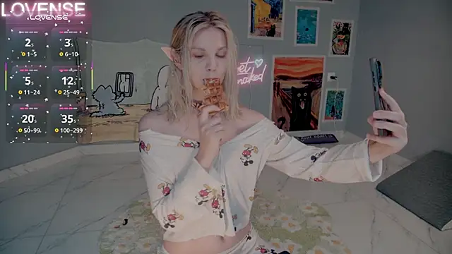 Snapshot of Careful_i_bite chatting on 09.24.25 Careful i bite online show from 09.24.25