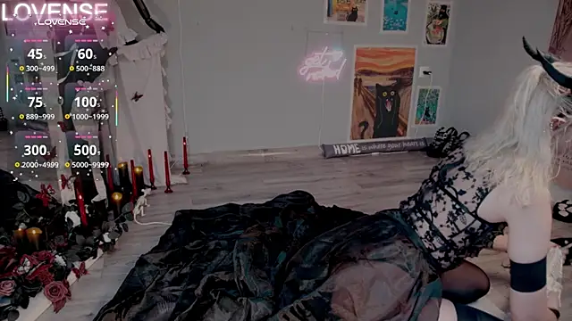 Snapshot of Careful_i_bite chatting on 10.25.25 Careful i bite online show from 10.25.25