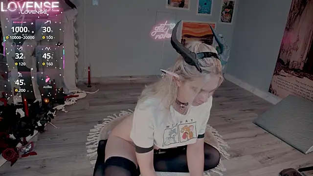 Snapshot of Careful_i_bite chatting on 10.27.25 Careful i bite online show from 10.27.25