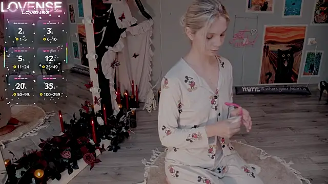 Snapshot of Careful_i_bite chatting on 10.29.25 Careful i bite online show from 10.29.25