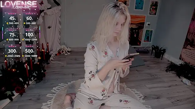 Snapshot of Careful_i_bite chatting on 11.02.25 Careful i bite online show from 11.02.25