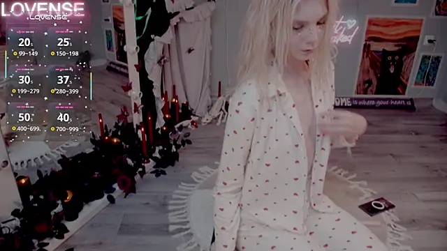 Snapshot of Careful_i_bite chatting on 11.08.25 Careful i bite online show from 11.08.25