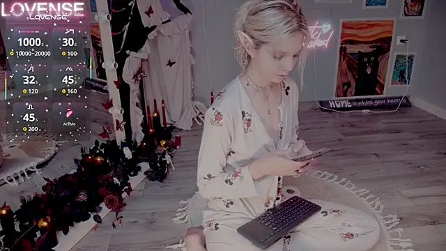 Snapshot of Careful_i_bite chatting on 11.13.25 Careful i bite online show from 11.13.25