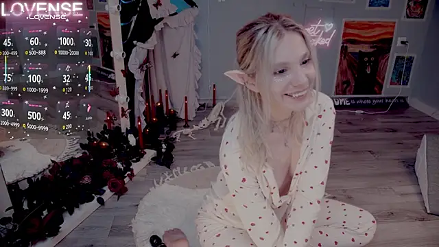 Snapshot of Careful_i_bite chatting on 11.14.25 Careful i bite online show from 11.14.25