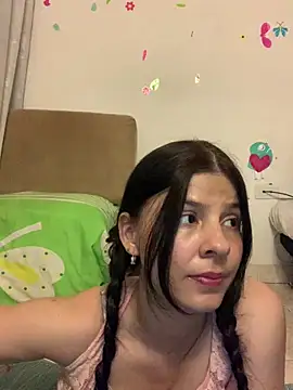 Estefani 32 online show from 04.28.26