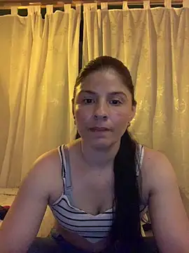 Estefani 32 online show from 05.13.26