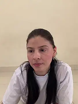 Estefani 32 online show from 06.17.26