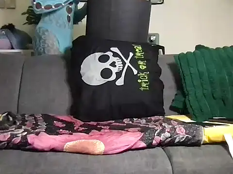 Snapshot of choco_petite chatting on 01.09.25 choco petite online show from 01.09.25