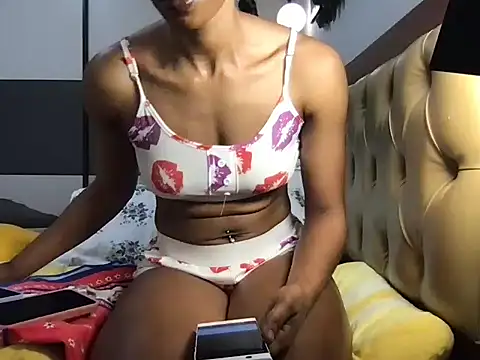 Snapshot of choco_petite chatting on 09.20.25 choco petite online show from 09.20.25