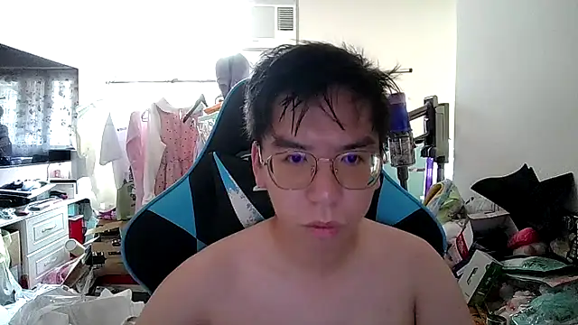 Snapshot of charlie_xdd chatting on 04.25.26 charlie xdd online show from 04.25.26