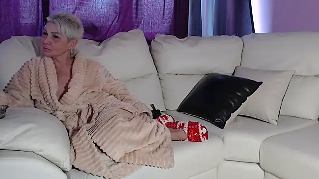 Snapshot of TightAssMom chatting on 02.28.25 TightAssMom online show from 02.28.25