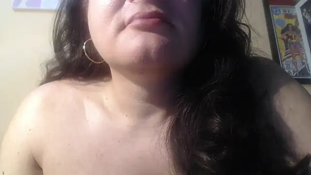 Snapshot of dyannasex chatting on 10.30.25 dyannasex online show from 10.30.25