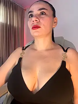 Snapshot of MeganDupont chatting on 11.24.25 MeganDupont online show from 11.24.25