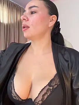 Snapshot of MeganDupont chatting on 12.01.25 MeganDupont online show from 12.01.25