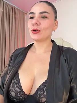 Snapshot of MeganDupont chatting on 12.16.25 MeganDupont online show from 12.16.25