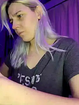 Snapshot of ScarletCallings420 chatting on 12.25.24 ScarletCallings420 online show from 12.25.24