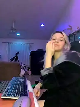 Snapshot of ScarletCallings420 chatting on 01.24.25 ScarletCallings420 online show from 01.24.25