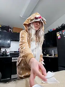 Snapshot of ScarletCallings420 chatting on 02.17.25 ScarletCallings420 online show from 02.17.25