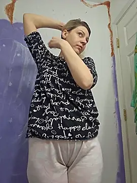 Snapshot of ScarletCallings420 chatting on 02.28.25 ScarletCallings420 online show from 02.28.25