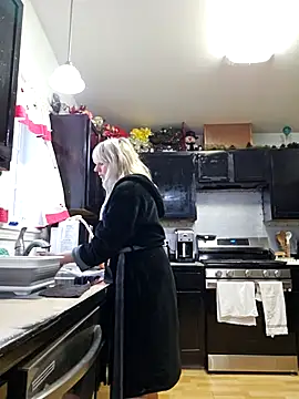 Snapshot of ScarletCallings420 chatting on 11.06.25 ScarletCallings420 online show from 11.06.25