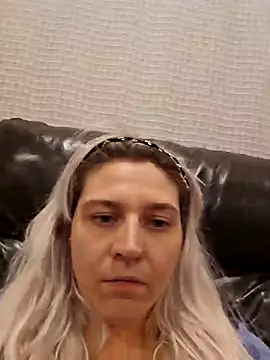 Snapshot of ScarletCallings420 chatting on 11.22.25 ScarletCallings420 online show from 11.22.25