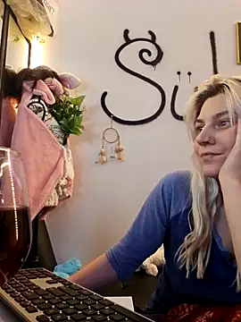 Snapshot of ScarletCallings420 chatting on 11.22.25 ScarletCallings420 online show from 11.22.25